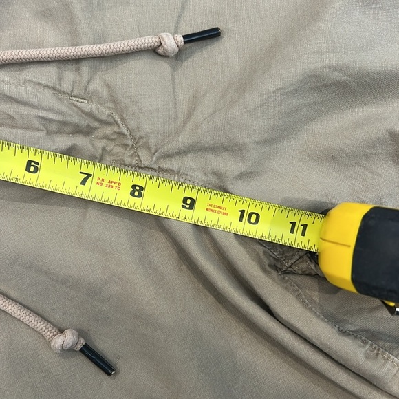 Patagonia men’s Tan Cargo Shorts size 32. - Picture 11 of 13